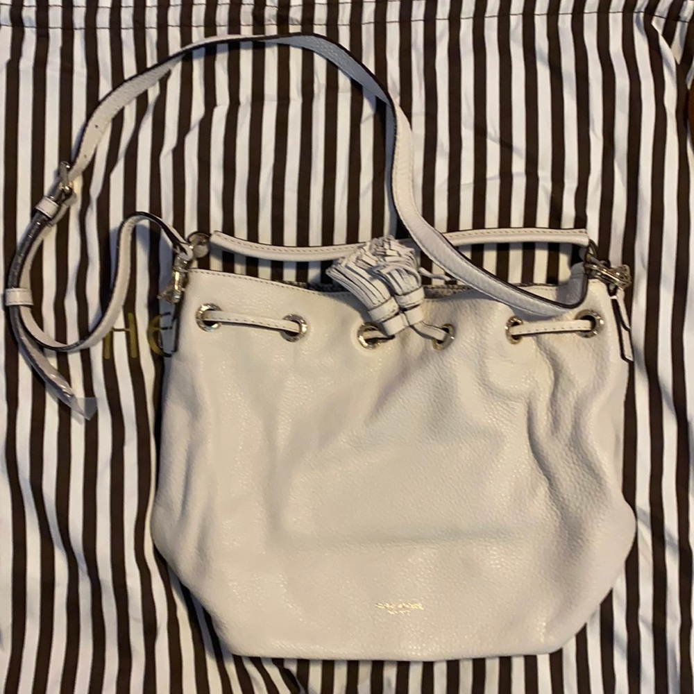 BRAND NEW HENRI BENDEL WHITE BUCKET BAG!